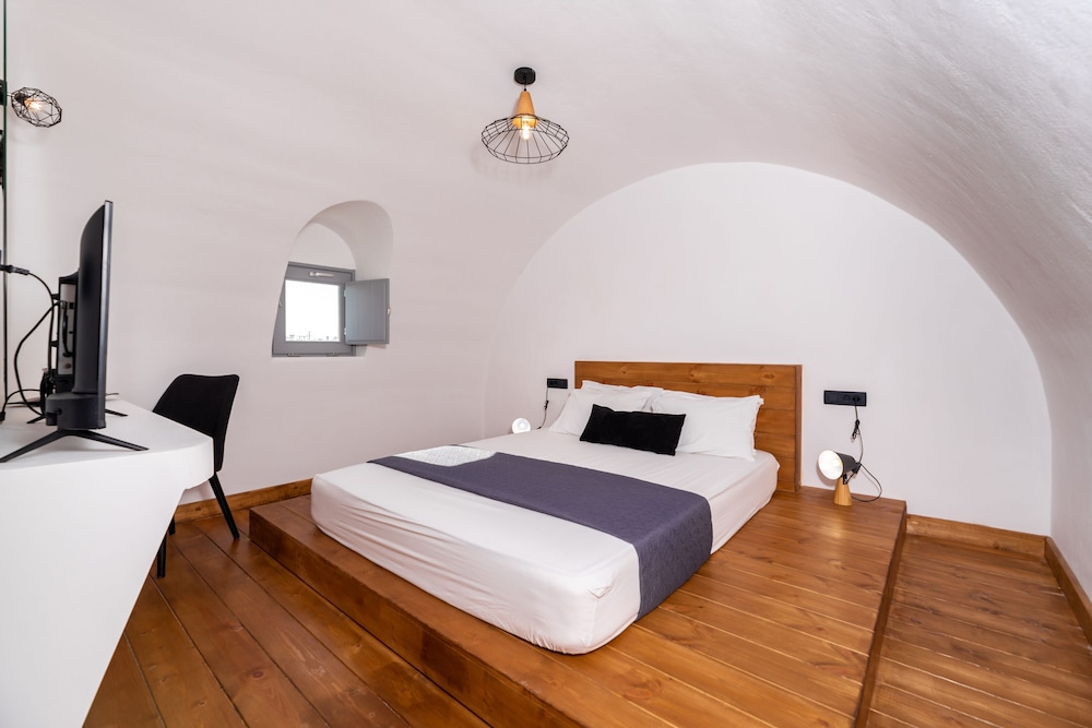 Philoxenia Hotel & Studios — Emporeio — photo 5