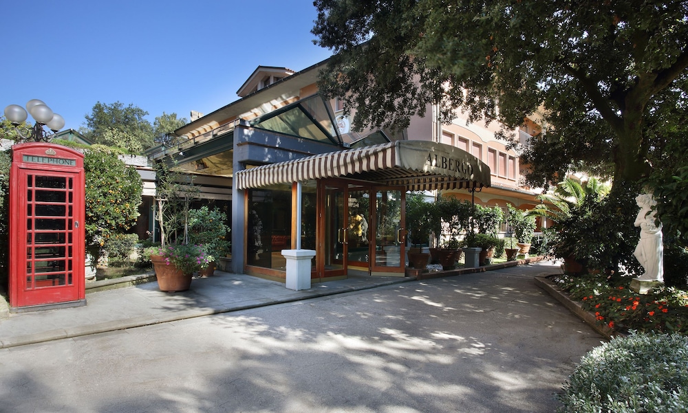 Hotel Villa Delle Rose — 4-Star Luxury Hotel in Pescia, Italy