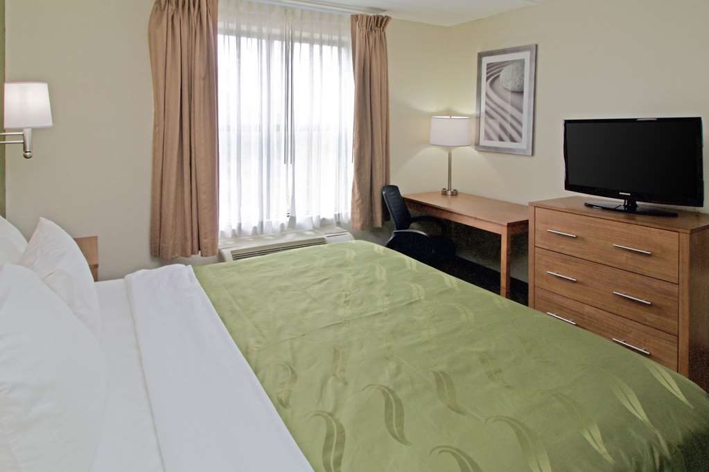 Quality Suites Lake Wright Norfolk Airport - photo 7