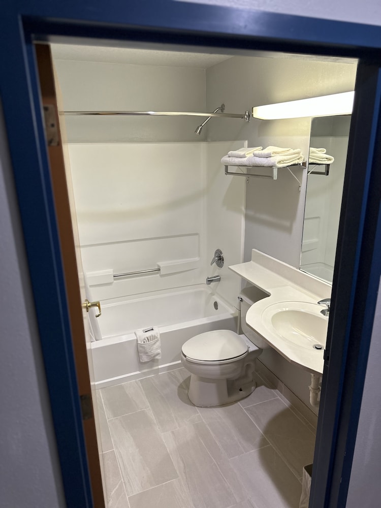 Microtel Inn by Wyndham Gallup - photo 13