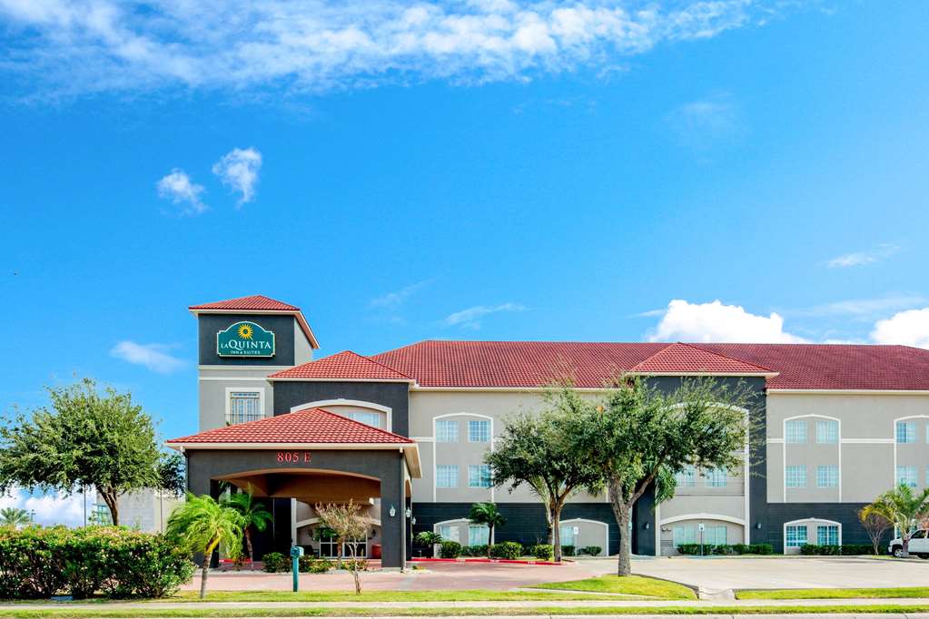 La Quinta Inn & Suites by Wyndham Mission at West McAllen - photo 2