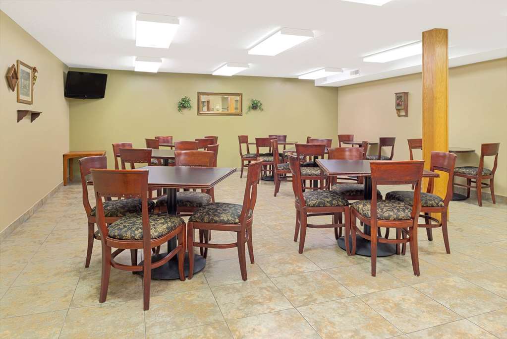 Super 8 by Wyndham St. Clair MO - photo 16