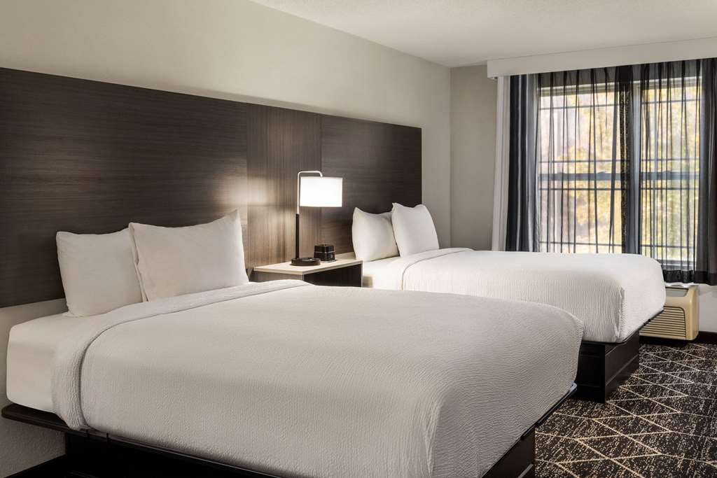 La Quinta Inn & Suites by Wyndham Lake George - photo 19