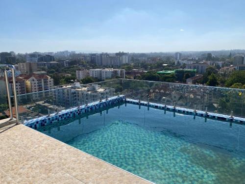 1Bed apt with rooftop pool gym and scenic views in Westlands