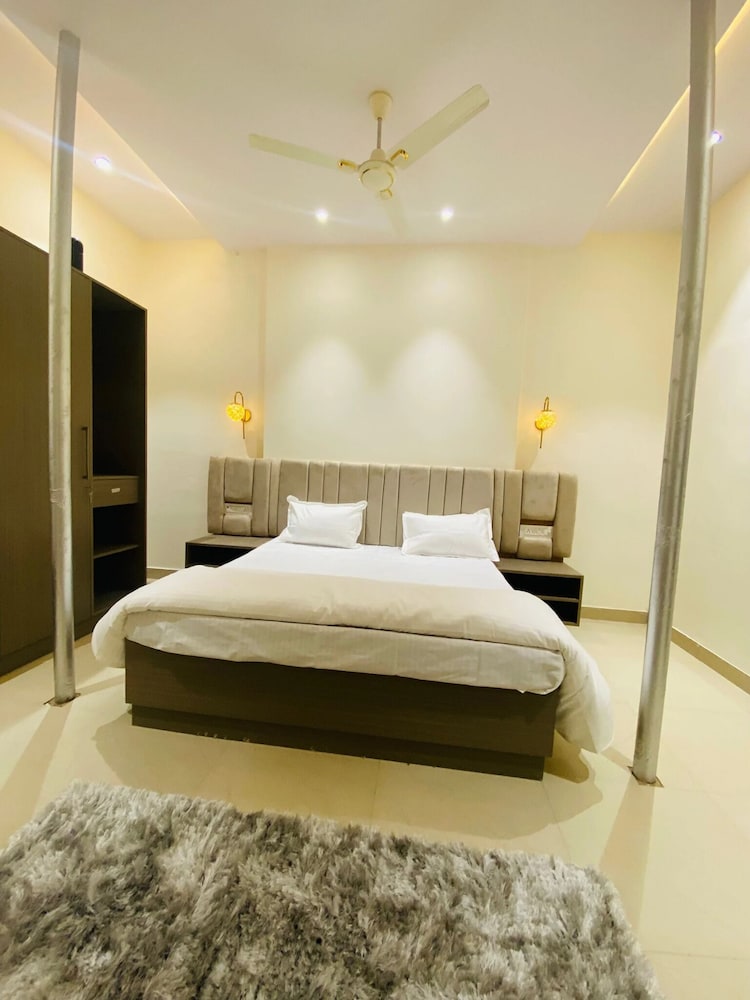 The Commune Varanasi - last minute hotel in Varanasi