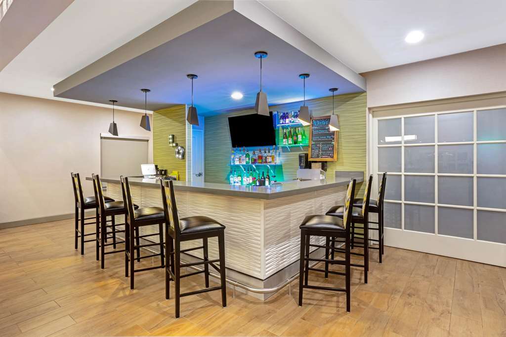 La Quinta Inn & Suites by Wyndham Tumwater Olympia - photo 33