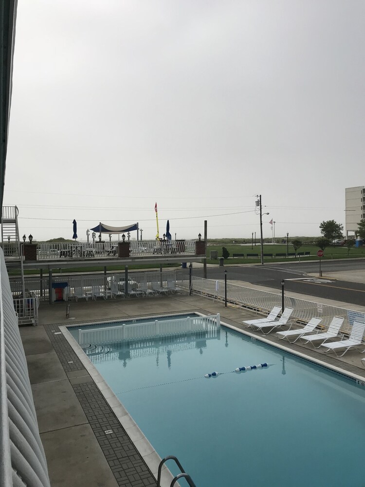Gold Crest Motel - photo 17