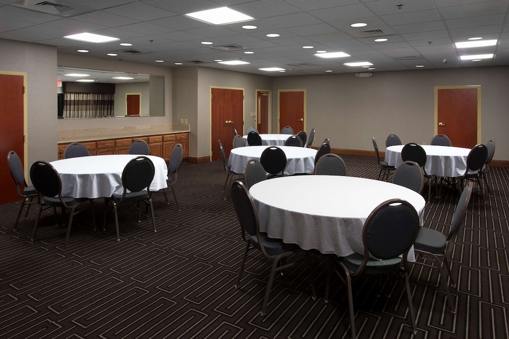 Hampton Inn by Hilton Troy - photo 30
