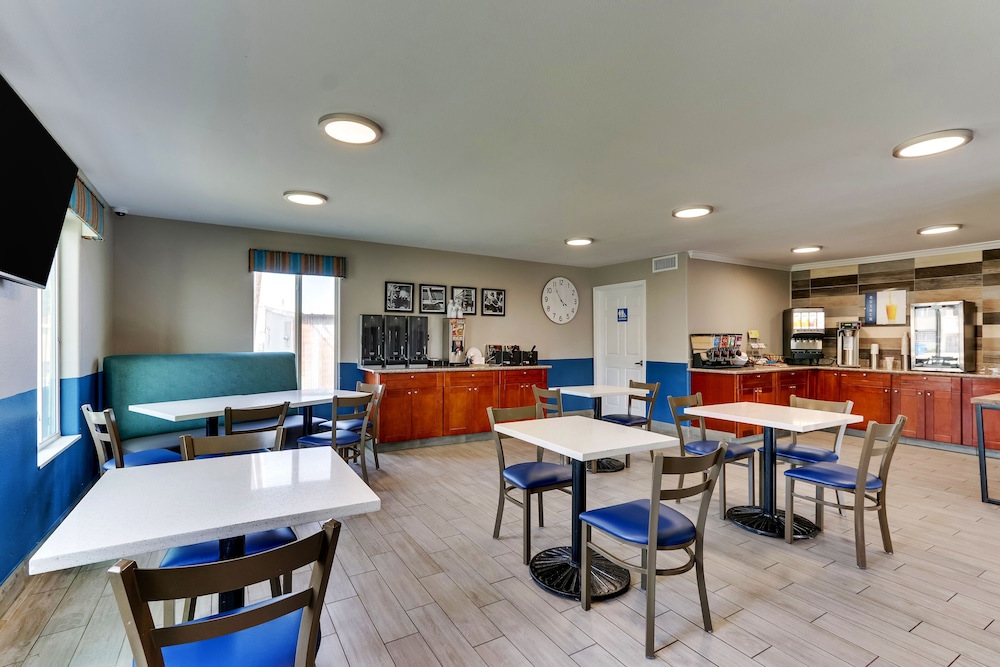 Captain's Quarters Inn - photo 35