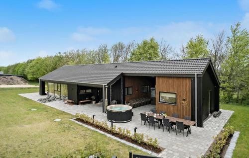 4 Bedroom Cozy Home In Hadsund — 5-Star Luxury Hotel in Hadsund, Denmark