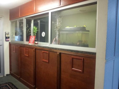 Budget Inn Ontario - photo 24