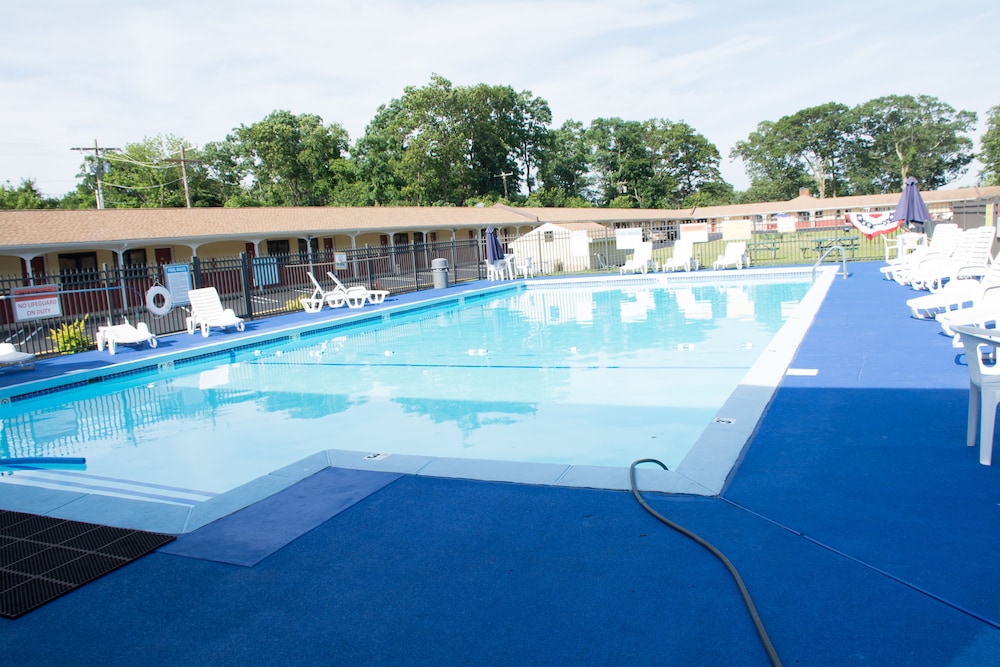 Atlantic Inn & Suites - photo 40