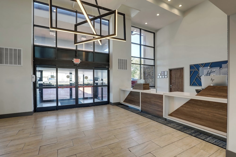 Holiday Inn Express Hotel & Suites Branson 76 Central by IHG - photo 3