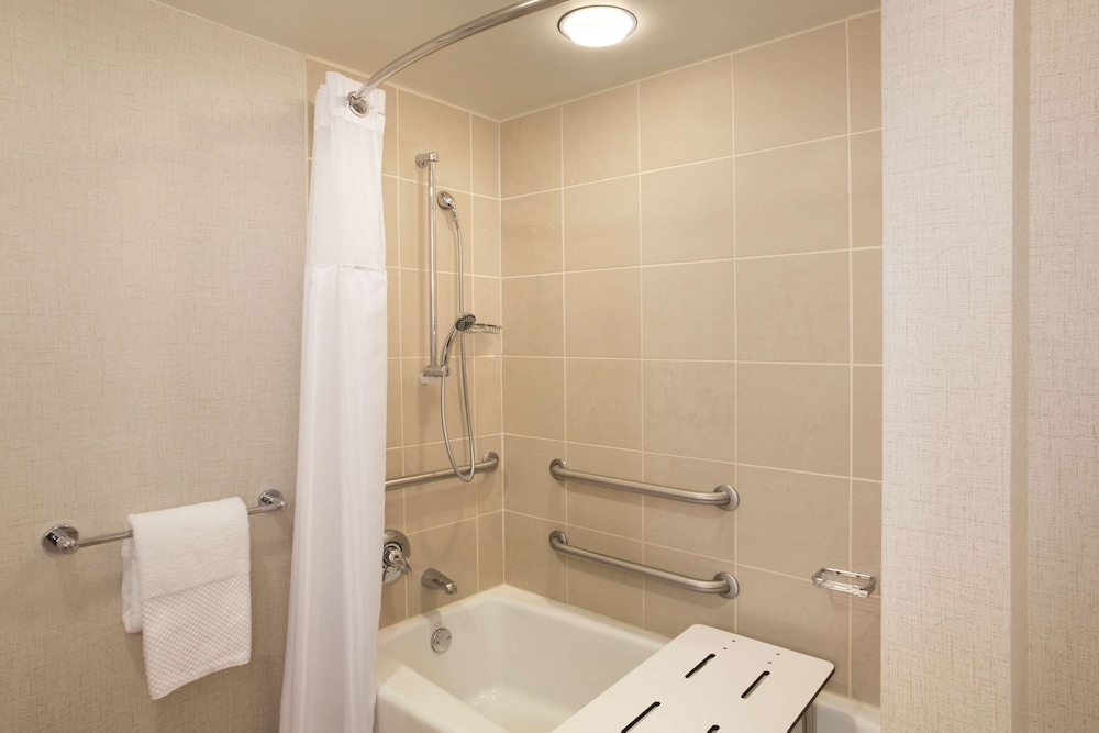 Hilton Chicago Magnificent Mile Suites - photo 35
