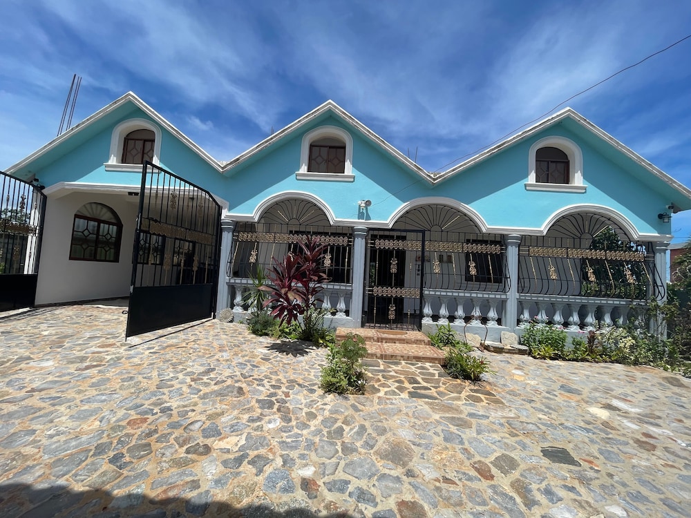 Casa Jacaranda 10 pax Cerca de la Playa — 4-Star Luxury Hotel in Samana, Dominican Republic