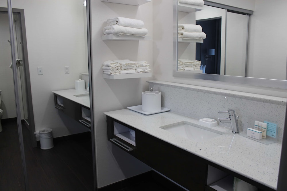 Hampton Inn & Suites Guthrie - photo 16