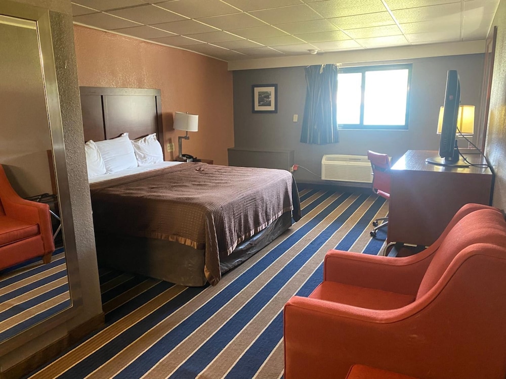 Economy Inn North Randall - photo 17