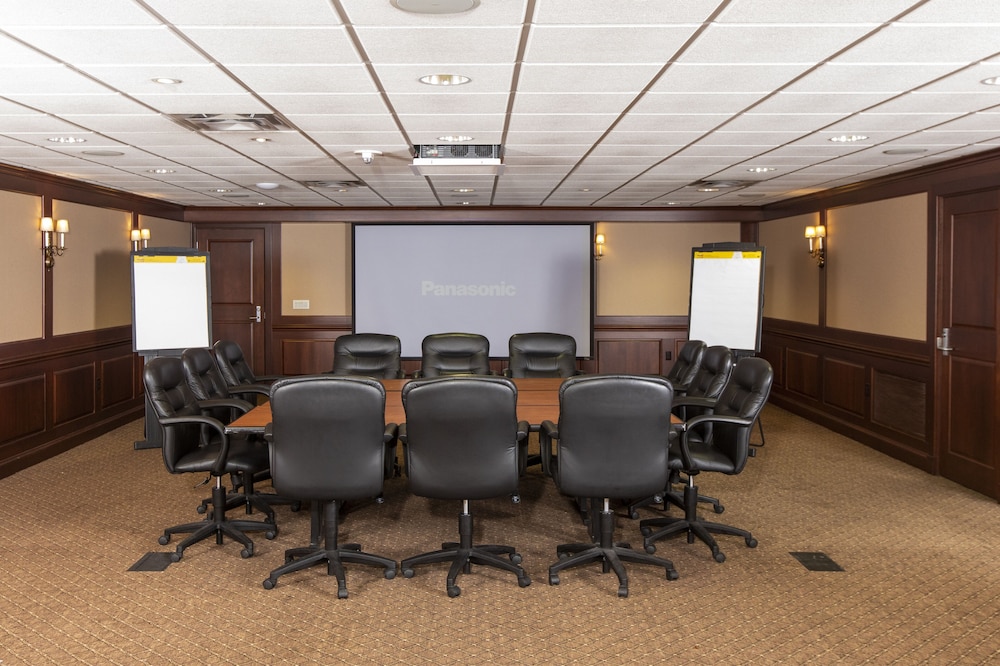 Hillsdale College Dow Hotel and Conference Center - photo 35