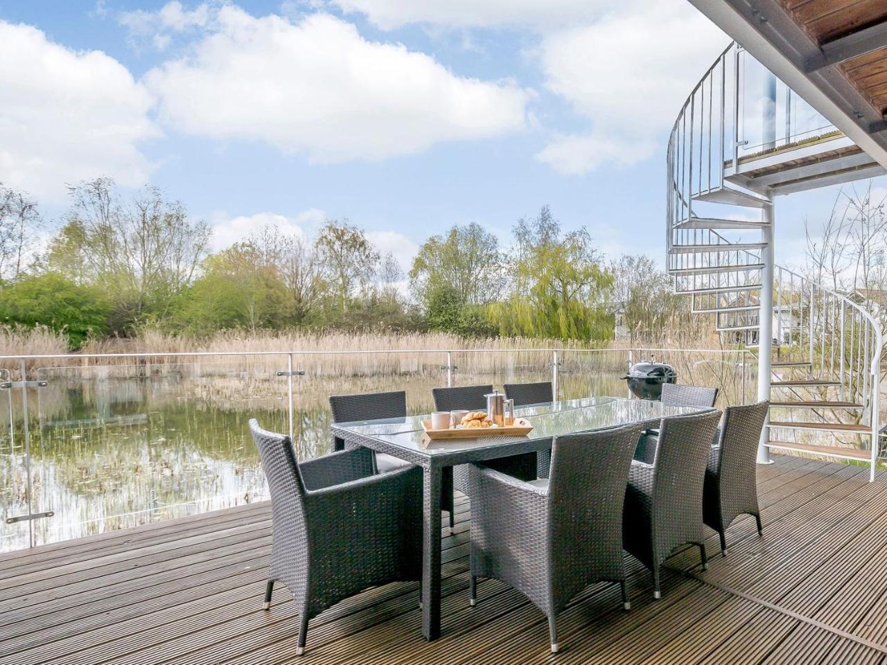 Honey Cottage — 5-Star Luxury Hotel in Cirencester, United Kingdom