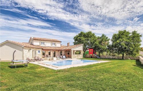 Lovely Home In Valtura — 5-Star Luxury Hotel in Liznjan, Croatia