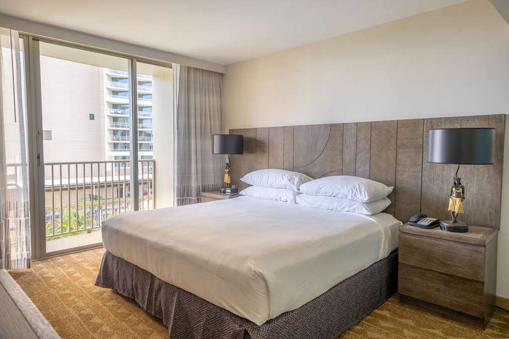 Embassy Suites by Hilton Waikiki Beach Walk - photo 21
