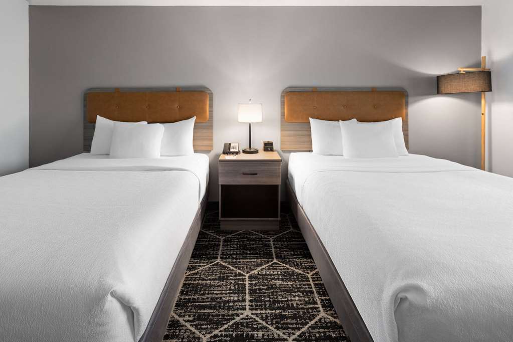 La Quinta Inn & Suites by Wyndham Meridian - photo 23