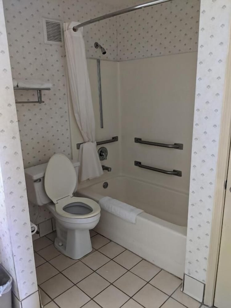 Key West Inn Montgomery South - photo 21