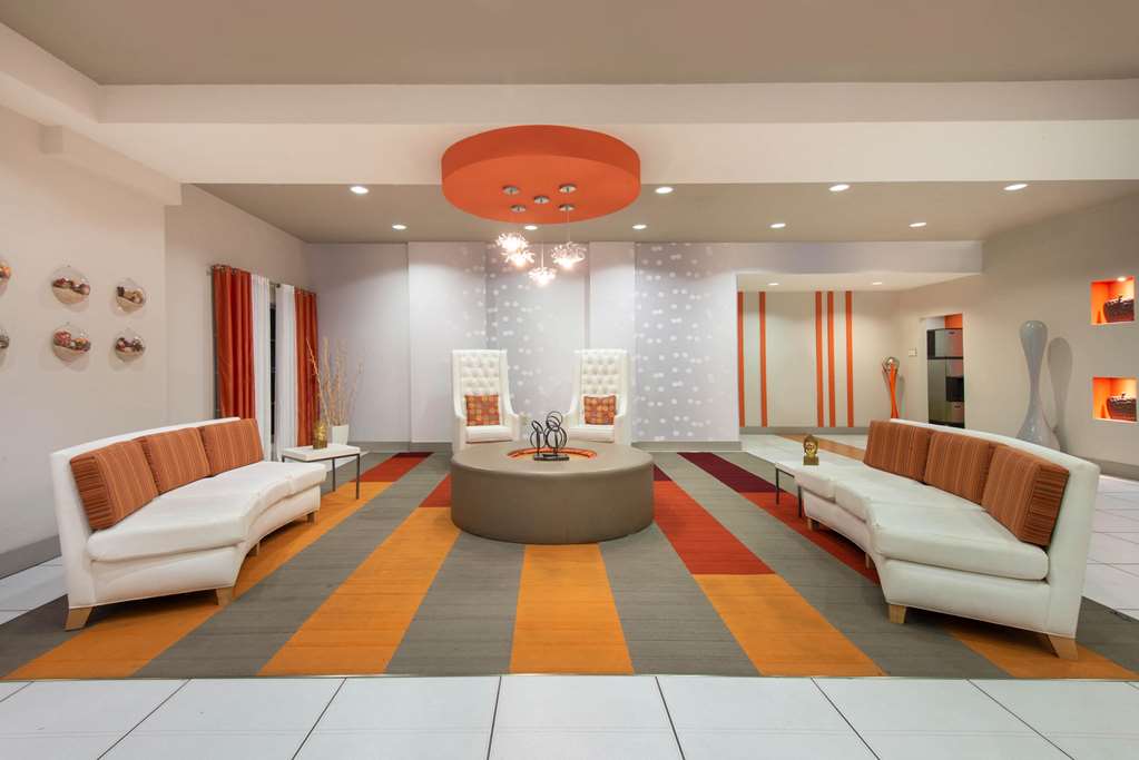 La Quinta Inn & Suites by Wyndham Harrisburg Hershey - photo 6