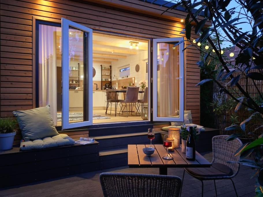 Chalet in Köln Tinyhouse — 4-Star Luxury Hotel in Koeln, Germany