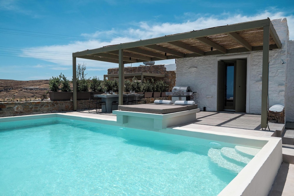 Onos Luxury Villas Kythnos — 4-Star Luxury Hotel in Kythnos, Greece