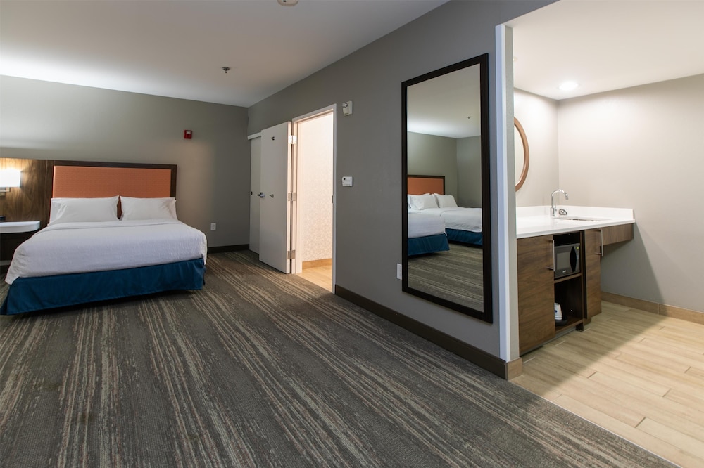Hampton Inn & Suites Wilder - photo 16