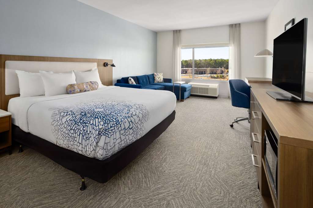 La Quinta Inn & Suites by Wyndham Locust Grove - photo 31