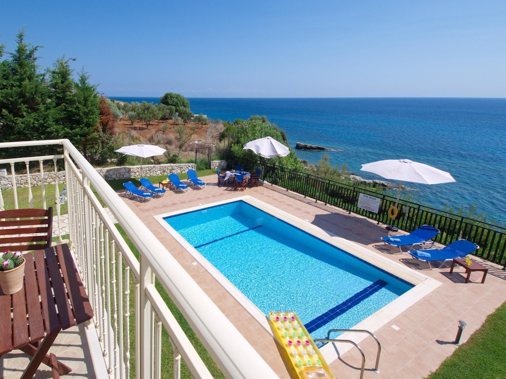 Villa Korfos — 4-Star Luxury Hotel in Poros, Greece
