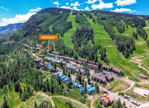 Sitzmark 5 - carbon neutral hotel in Unknown City