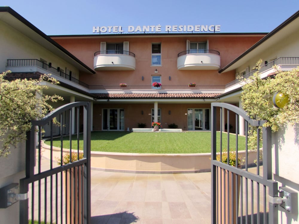 Hotel Dante Residence — 4-Star Luxury Hotel in Mantova, Italy
