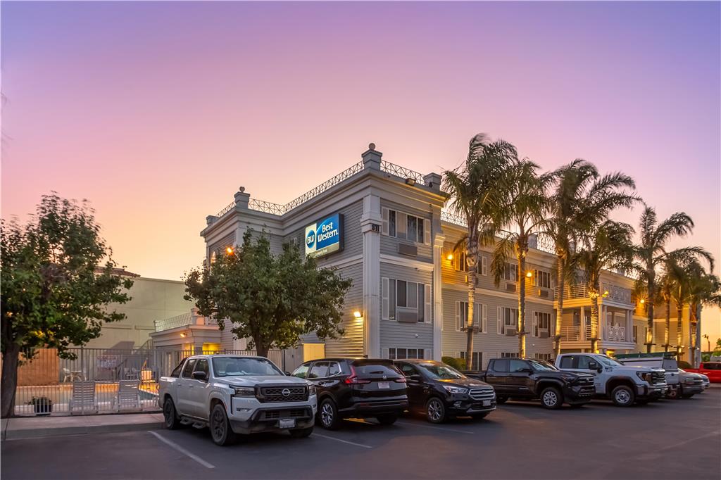 Best Western Luxury Inn - photo 8