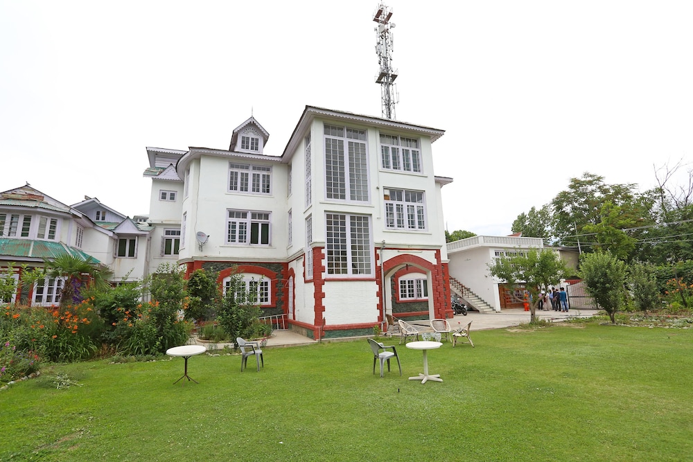 Oyo 5735 Hotel Ashai — Srinagar