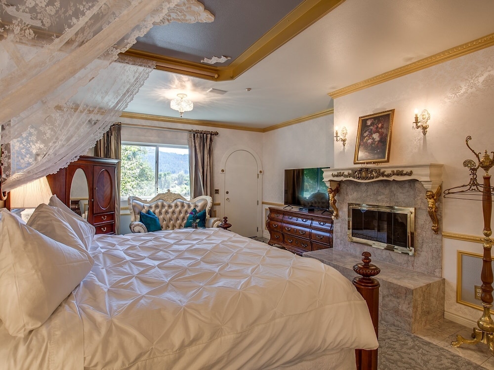 Storybook Riverside Inn - photo 4