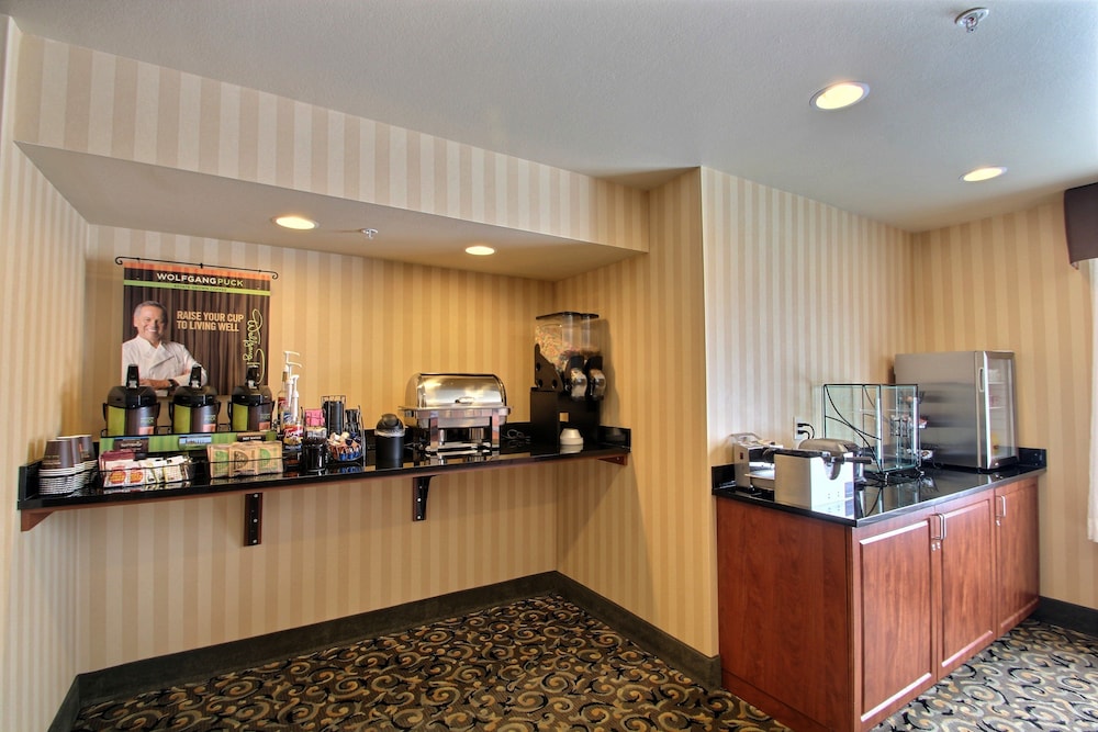 Cobblestone Inn & Suites Brillion - photo 39