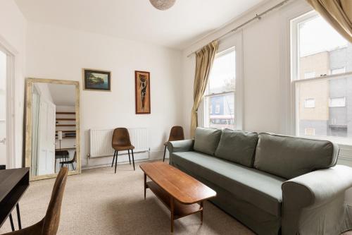 Amazing 3 Floor 2BR Flat 8min Lewisham Stn