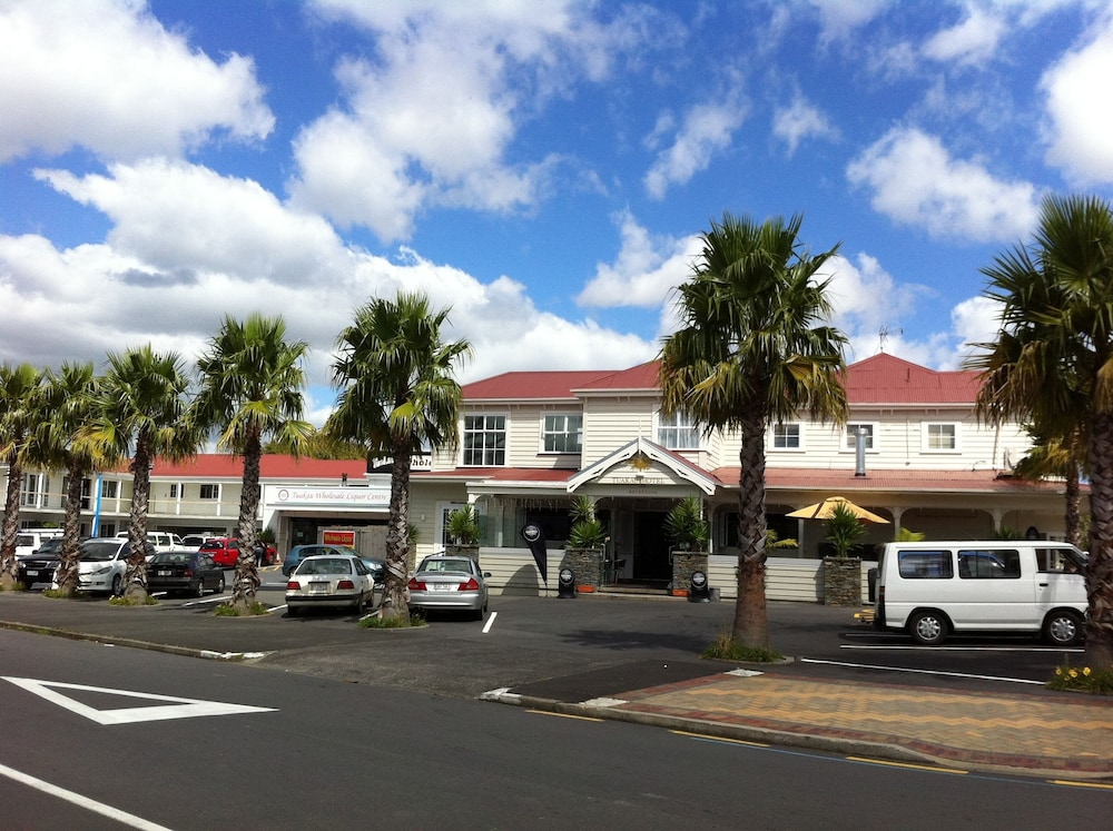 Tuakau Hotel — 4-Star Luxury Hotel in Auckland, New Zealand