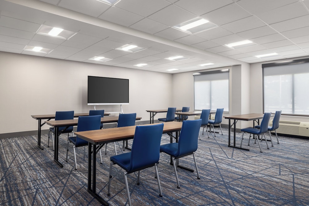 Holiday Inn Express Fayetteville Fort Bragg by IHG - photo 34