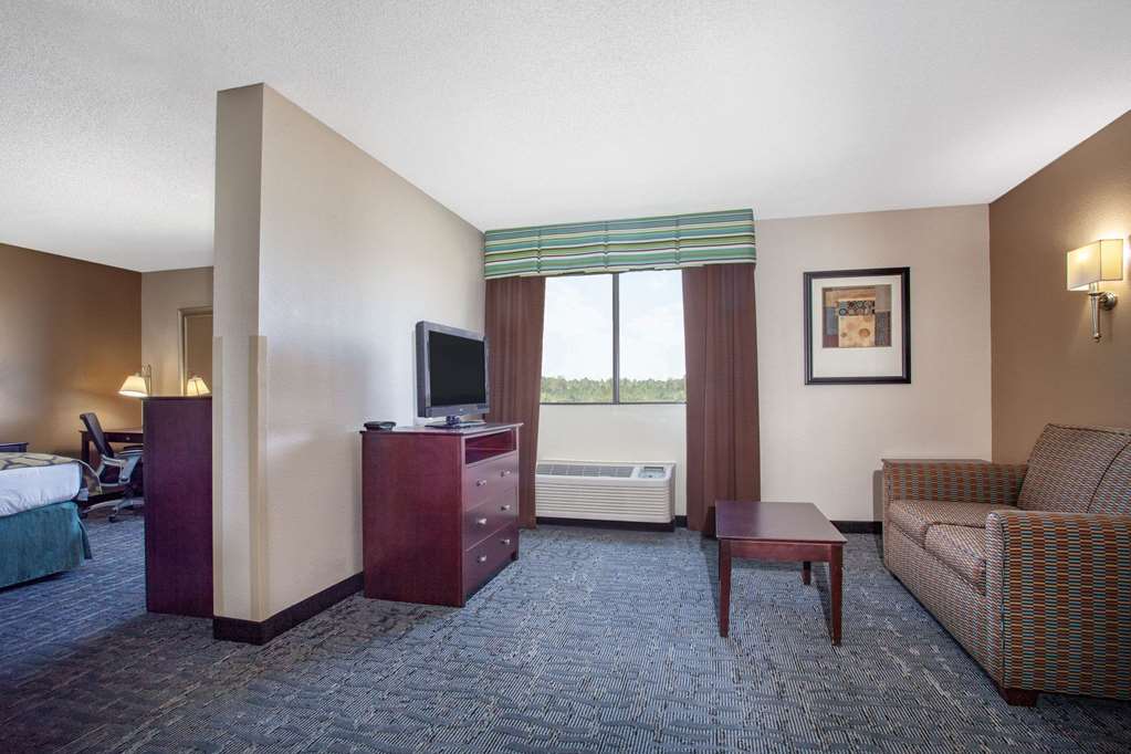 Baymont by Wyndham Saraland - photo 32