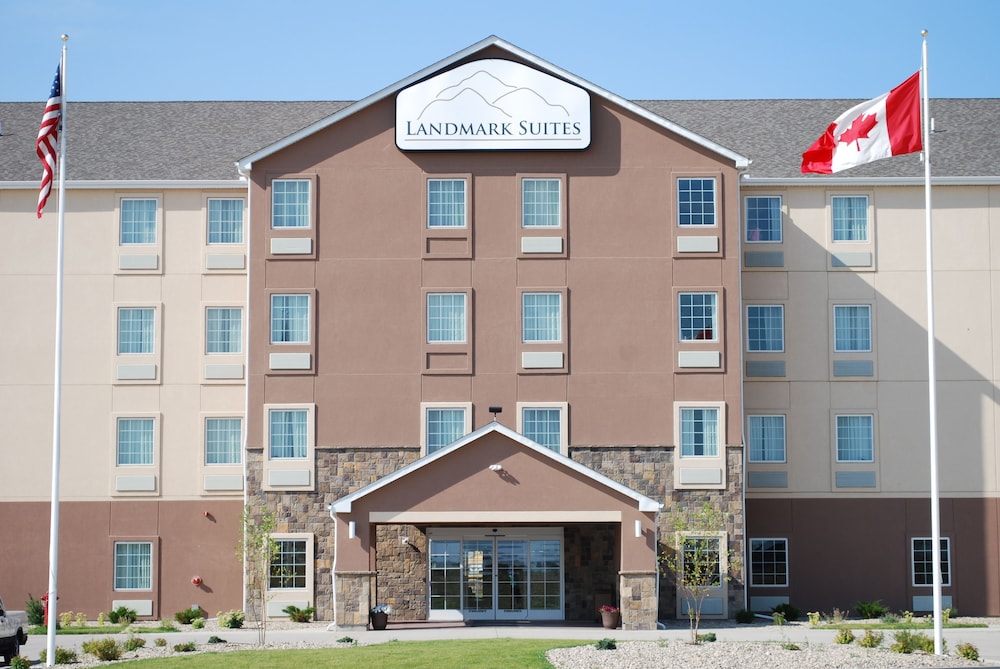 Landmark Suites - carbon neutral hotel in Williston