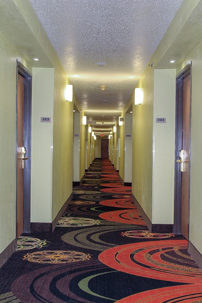 Days Inn by Wyndham Batavia Ohio - photo 24
