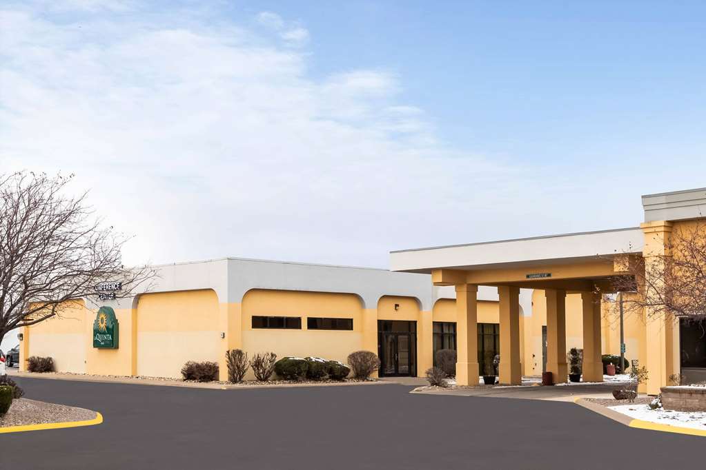 La Quinta Inn by Wyndham Davenport & Conference Center - photo 3