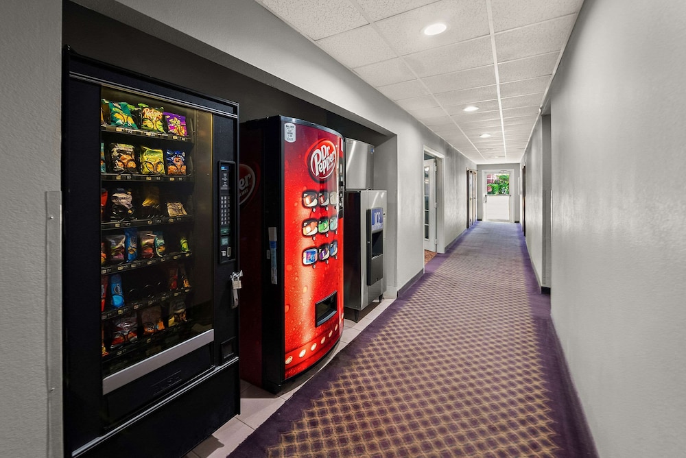 Econo Lodge Inn & Suites Mesquite Dallas East - photo 34