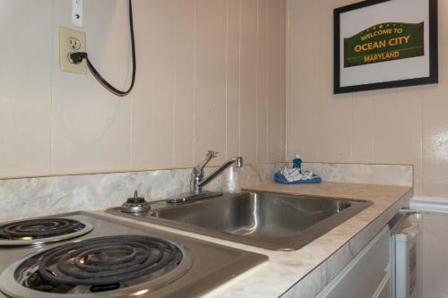 The Admiral Hotel Motel - photo 105