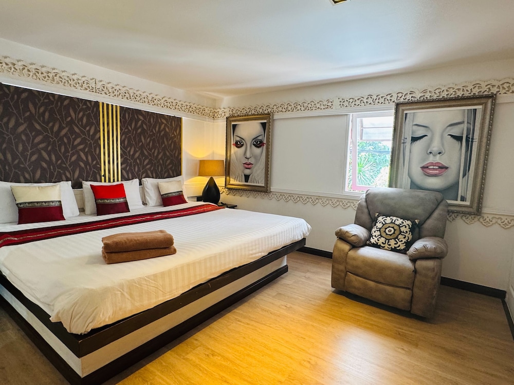 Baipho Lifestyle in Patong, Thailand