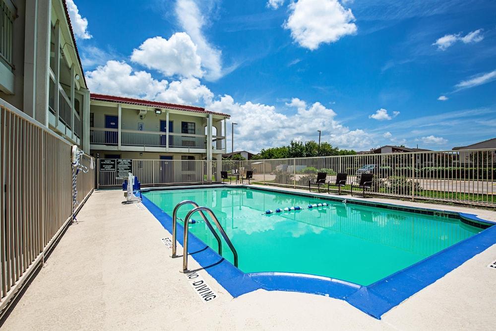 Scottish Inns and Suites Texas City TX - photo 8